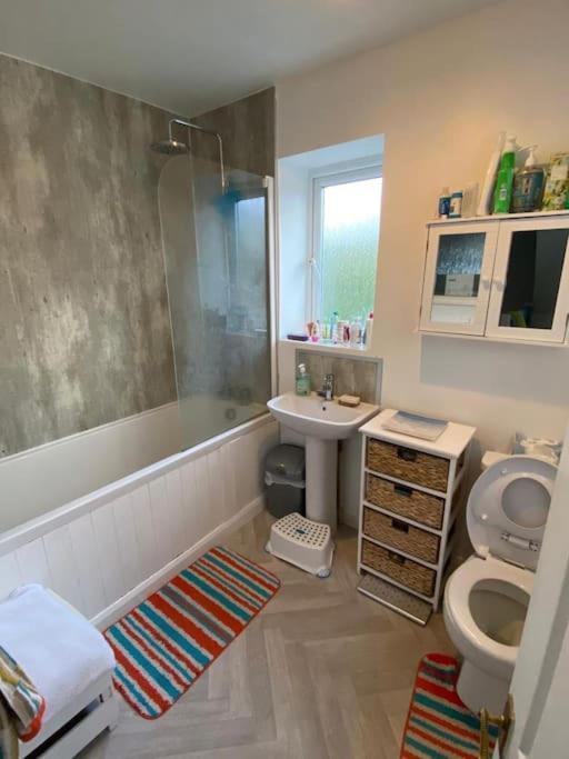 Beautiful Family Home Taffs Well Luaran gambar